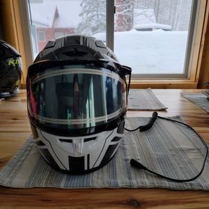 HJC helmet with heated snowmobile shield.  Model HJC CL 17 with cable